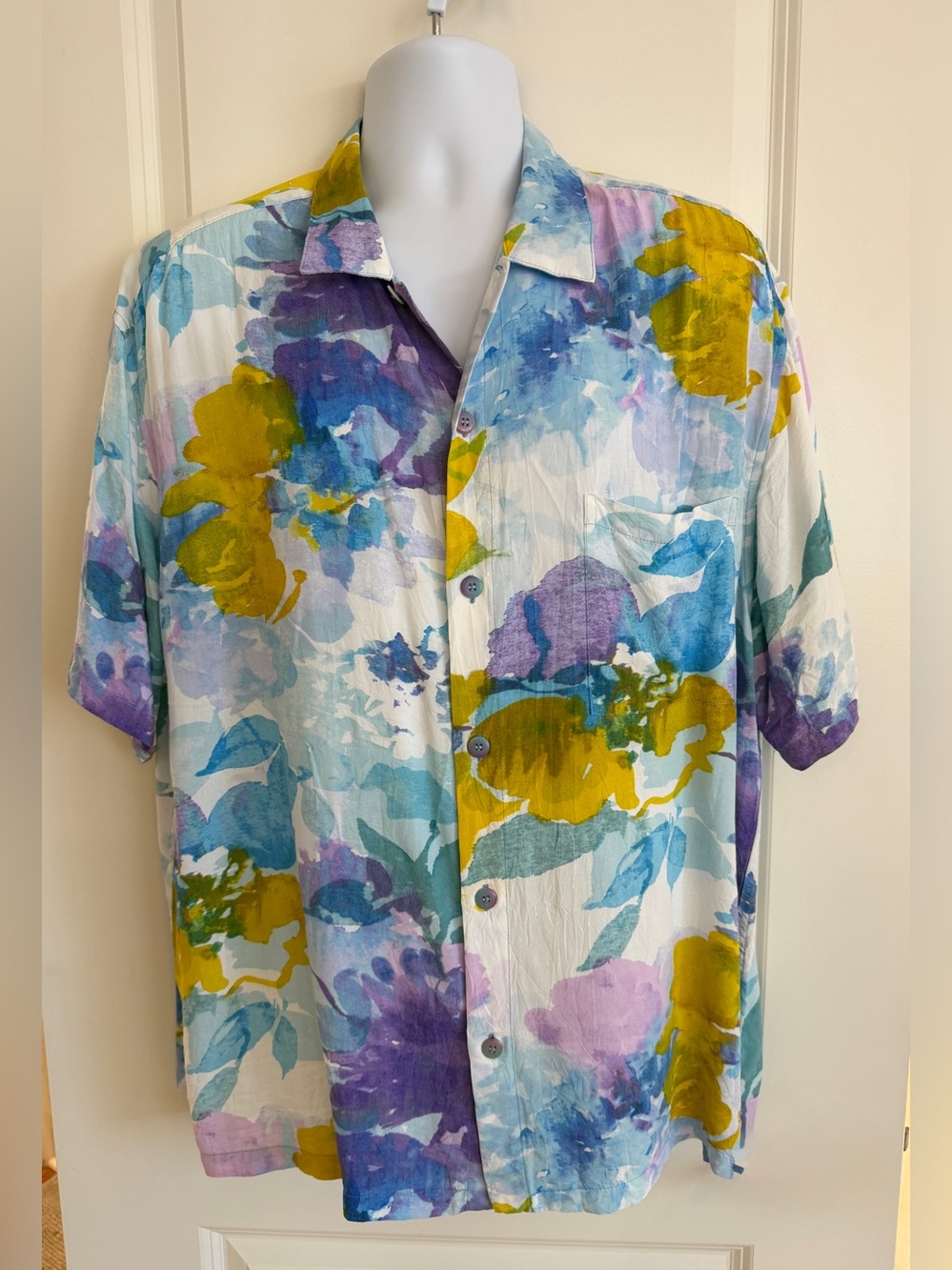 Jams World Men's Hawaiian Aloha Short-Sleeve Shirt, XL, “Winter Blossoms”, EUC
